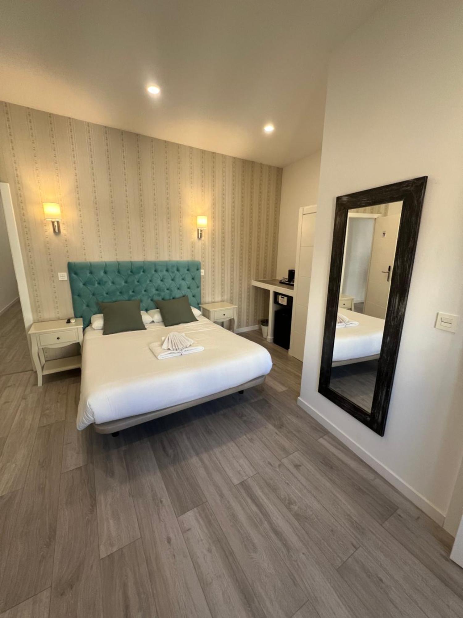 Hostal Galaico Madrid Buitenkant foto