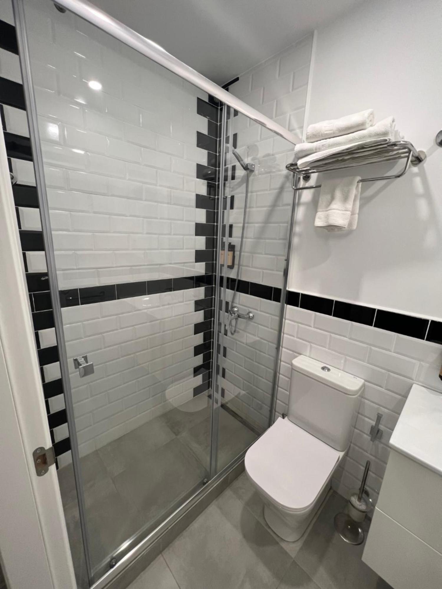 Hostal Galaico Madrid Buitenkant foto
